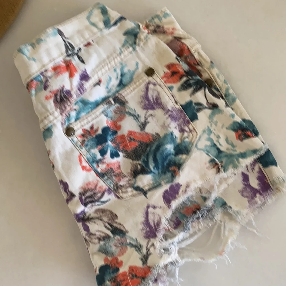 ❤️… Free People Floral Shorts